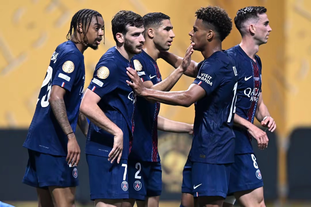 九游体育包含清晨巴黎圣日耳曼备战欧超杯，强势反弹细节曝光，悬念犹存，身体对抗强度拉满的词条