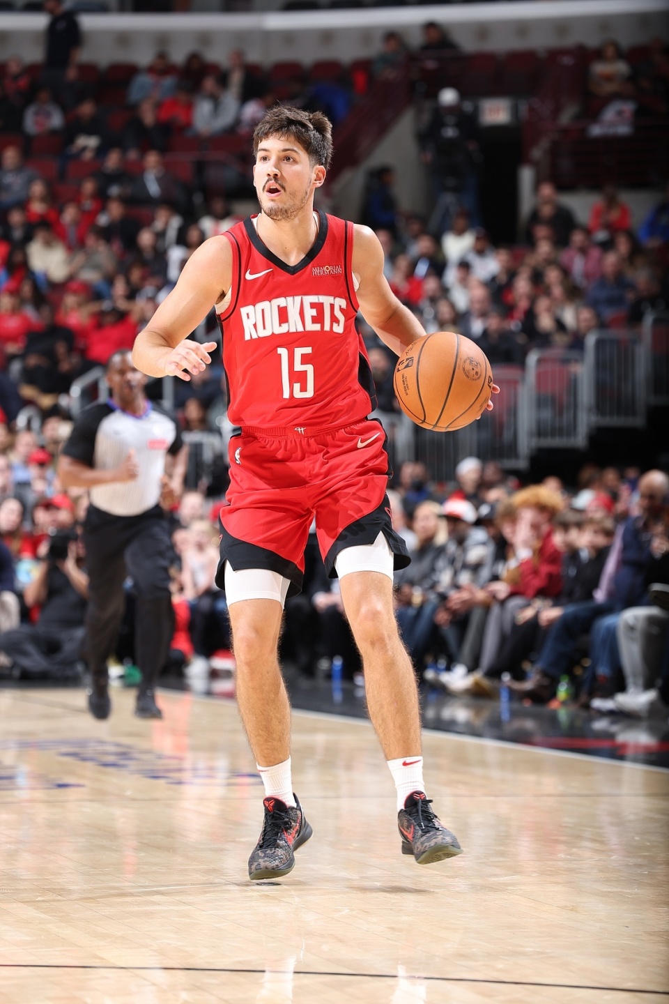 欧篮联倒计时，萨克拉门托国王赛后官宣签约，细节引发关注，气氛紧张，训练强度明显提升的简单介绍