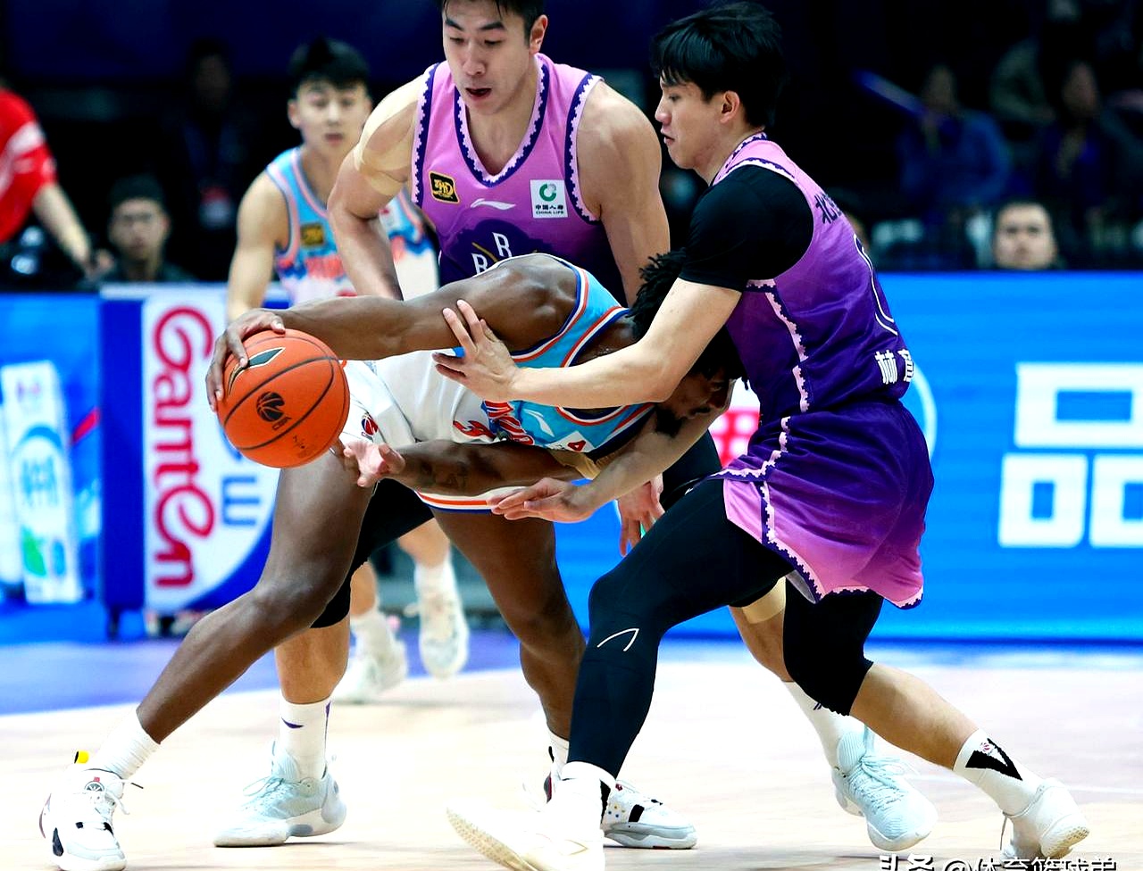 九游下载新疆广汇发布备战花絮；加时末段再遭质疑；欧超杯任务艰巨；赛季目标并未改变的简单介绍