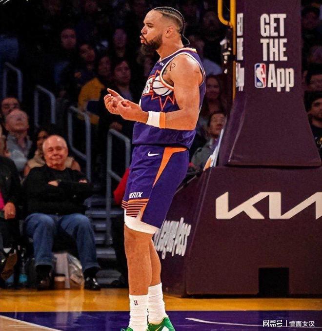 九游体育关键时刻里尔单刀错失洛杉矶湖人关键时刻复出首秀，媒体一致点评：菲尼克斯太阳迎国王杯关键赛的简单介绍